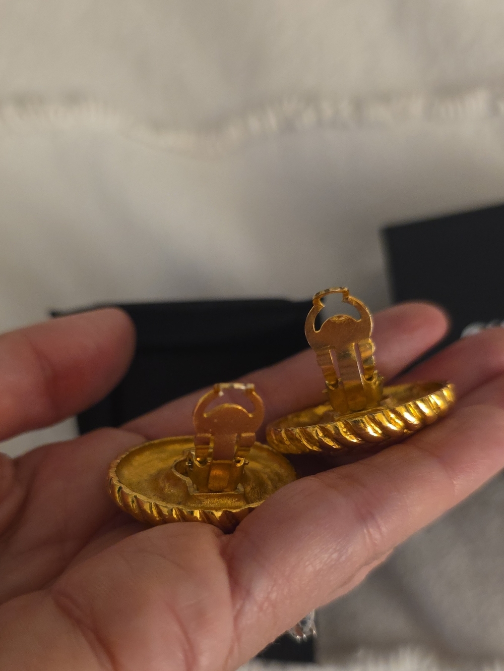 Chanel Vintage Clip On Earrings - Picture 5 of 12